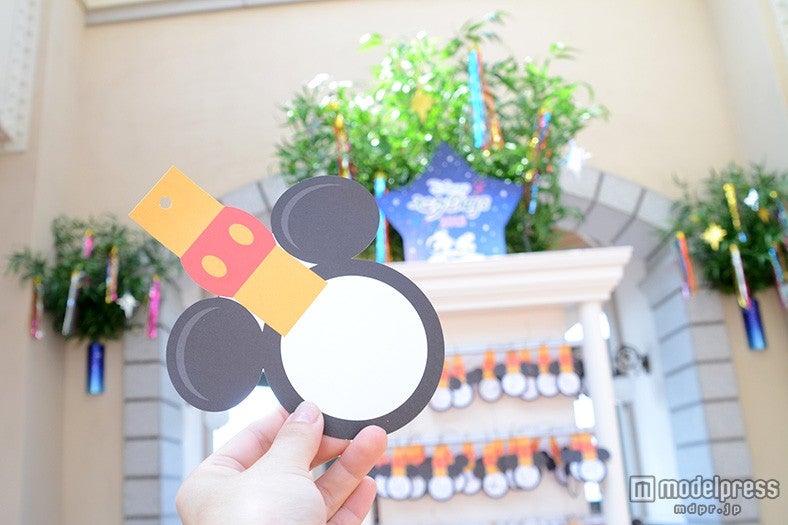リゾートライン限定のミッキーのつり革型のウィッシングカード
