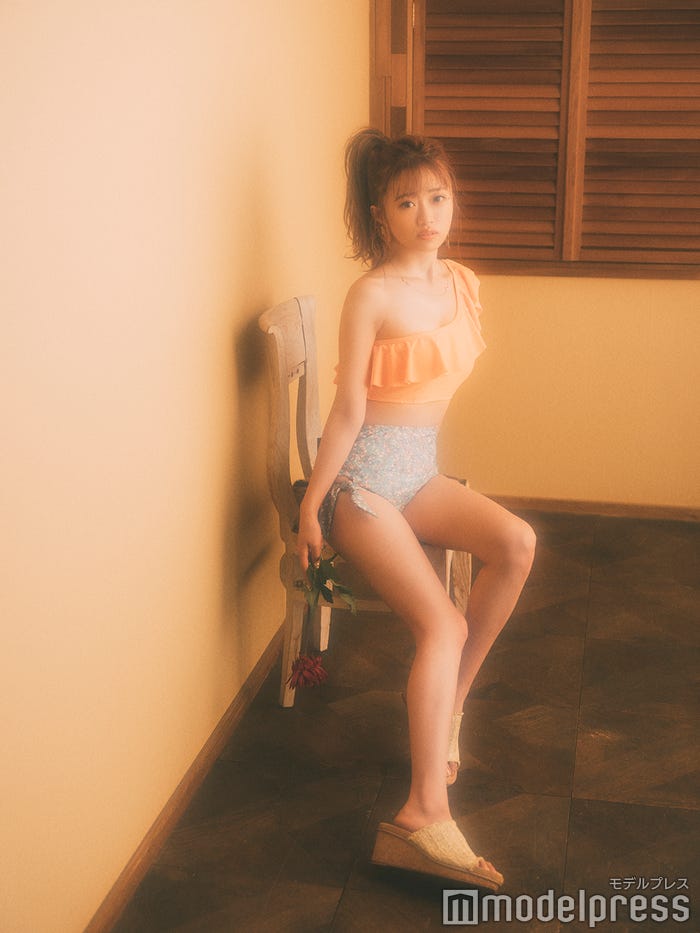 中井りか/水着:DHOLIC/サンダル:RANDA/ネックレス:SHIIHA/イヤリング:Matilda rose/(C)モデルプレス