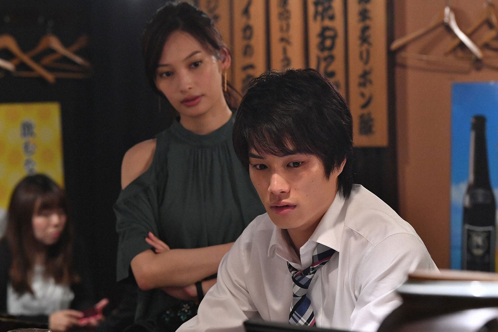 犯人は皆美（中川翔子）？小田原（山崎育三郎）？それとも…脇役も“全員怪しい”急展開に盛り上がる＜あなたのことはそれほど第8話＞ - モデルプレス