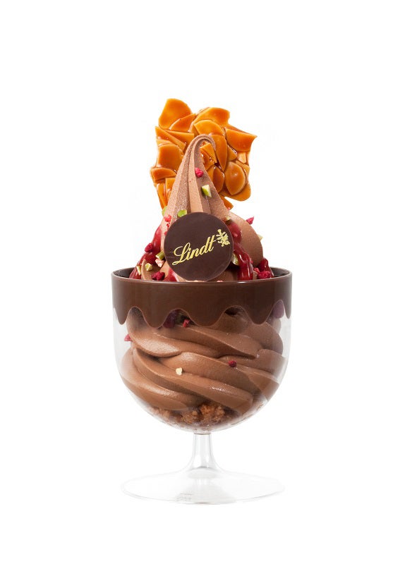 リンツ ソフトクリーム ショコラ フランボワーズ、ダーク￥750（税込）／画像提供：リンツ＆シュプルングリージャパン株式会社