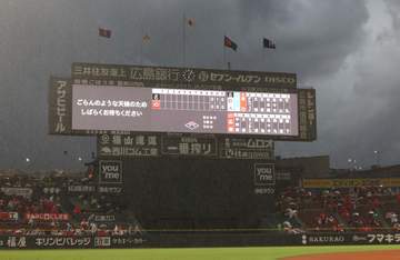広島－巨人 試合開始後わずか4球で中断 雨が一気に強まる 巨人・浦田はリーグトップタイの二盗成功
