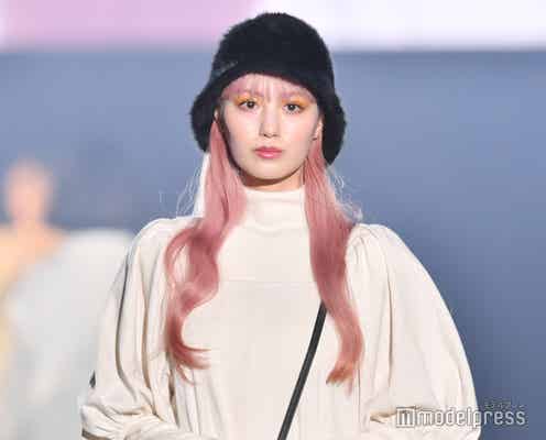 ピンクヘアに大胆イメチェンの鶴嶋乃愛、ドールフェイス際立つ上級者メイクきらり<TGC しずおか>