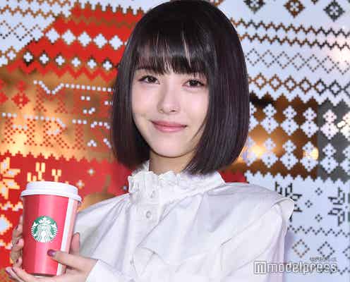 浜辺美波、クリスマスの思い出は? 点灯式に登場し歓声浴びる