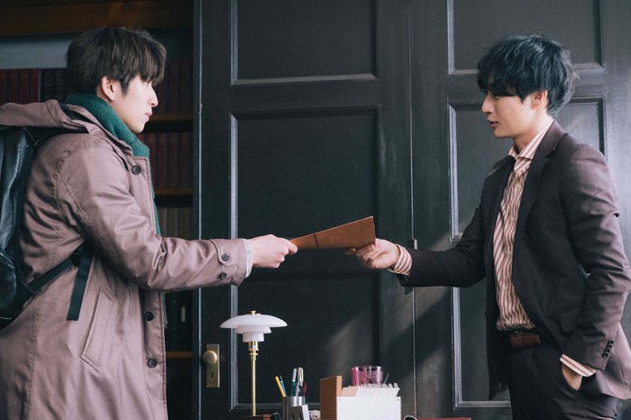 長谷川慎、古屋呂敏「恋をするなら二度目が上等」第1話より(C)「恋をするなら二度目が上等」製作委員会・MBS