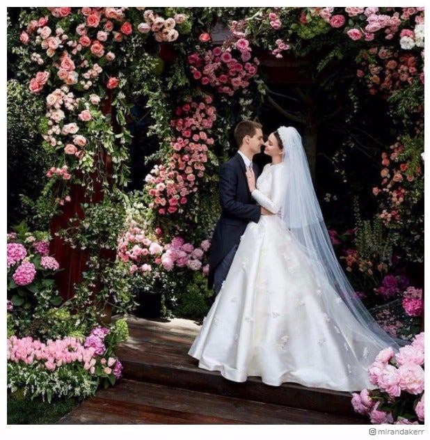 ミランダ・カー、結婚式でのウェディングドレス姿を公開