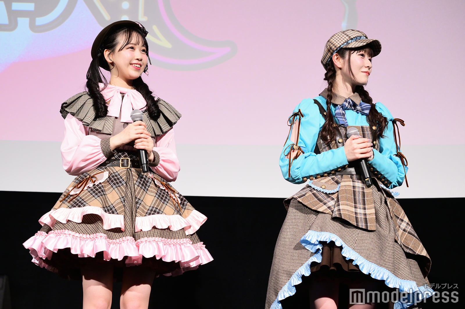 松本かれん、真中まな（C）モデルプレス