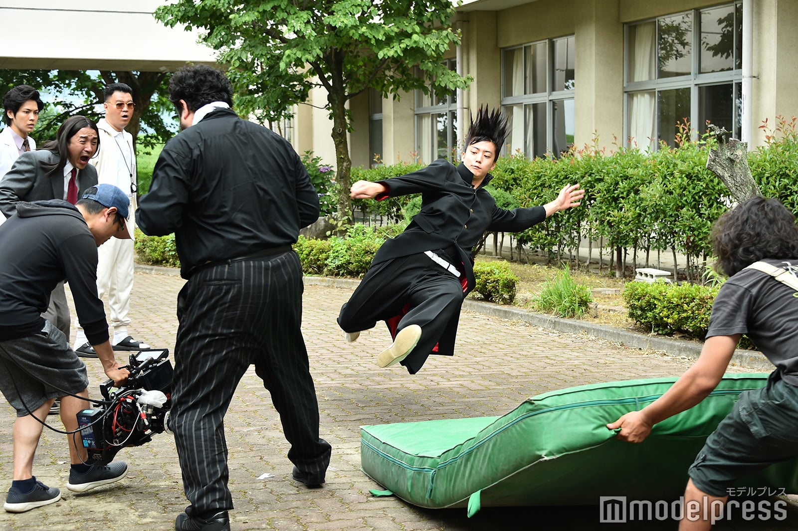 さすがの身体能力（C）モデルプレス