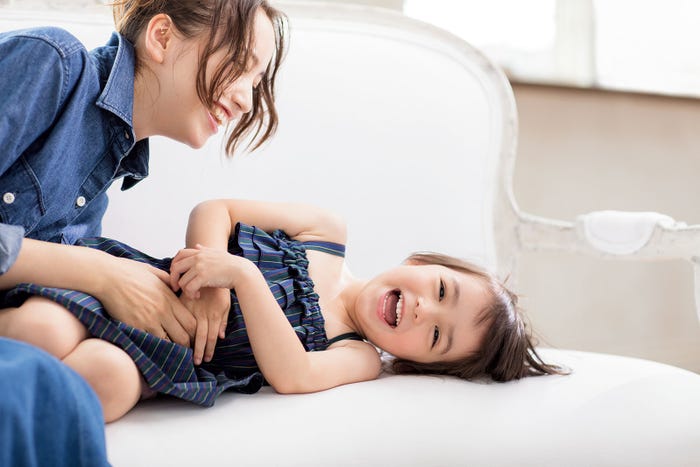 (左から)豊田エリー、スキリッパ スミレ(画像提供:セブン&アイ出版)