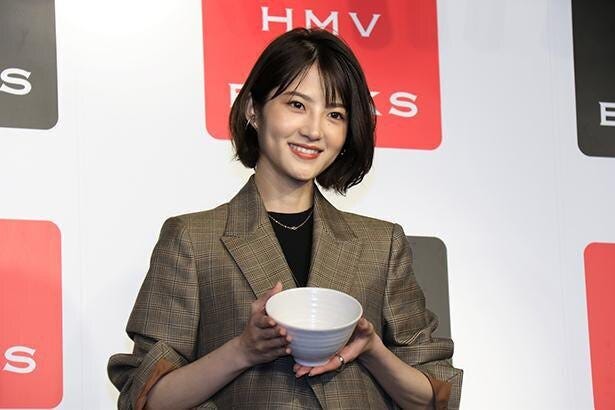 若月佑美 香 つまみ食いを狙う 高梨臨 樹 の表情に かわいい 二人とも素敵 アンラッキーガール モデルプレス 若月佑美 香 つまみ食いを狙う 高梨臨 樹 の表情に かわいい 二人とも素敵 アンラッキーガール モデルプレス