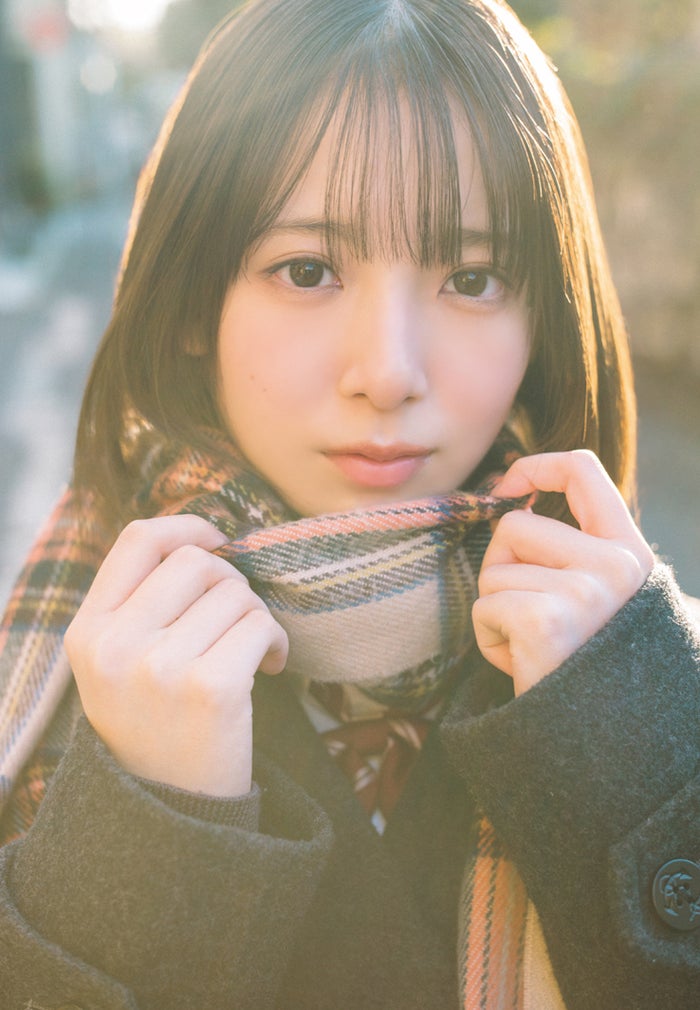 日向坂46渡辺莉奈、制服×チェックマフラーで“王道ヒロイン”に「週プレ」グラビア登場