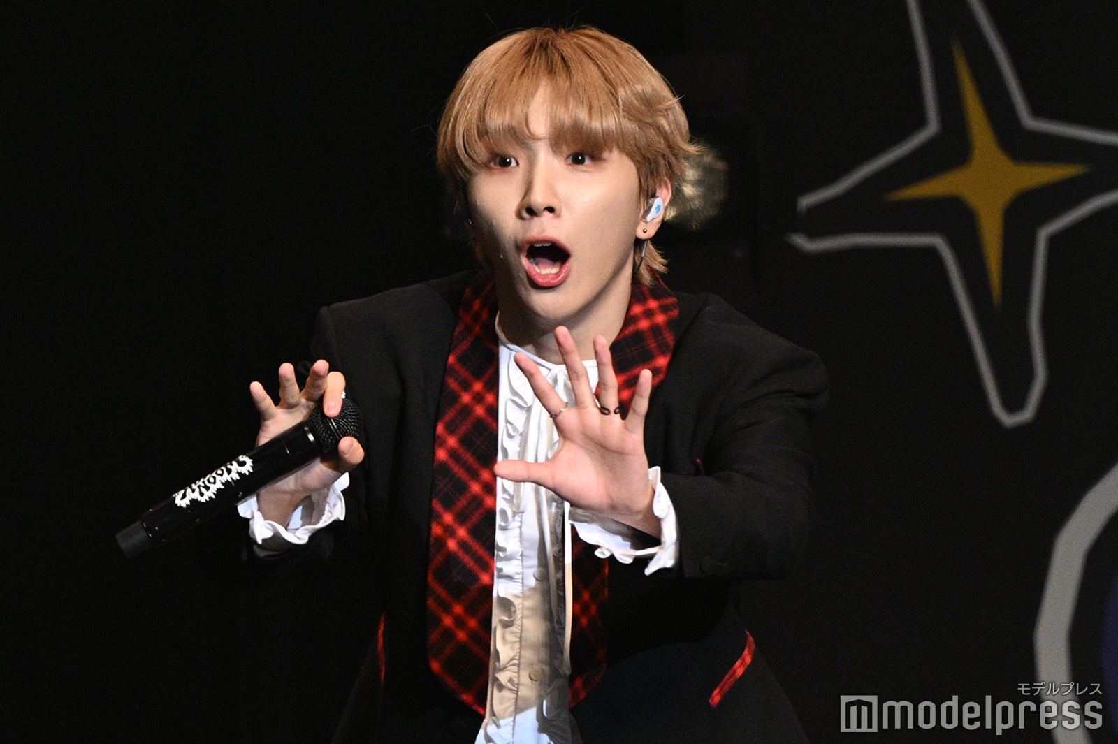 言い間違いに慌てるWOONHAK（ウンハク）（C）モデルプレス