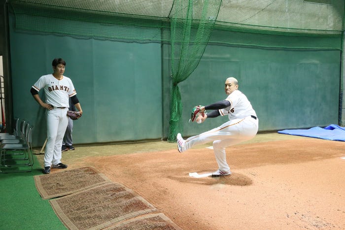 関口メンディー(右)(C)2019「PRINCE OF LEGEND」製作委員会