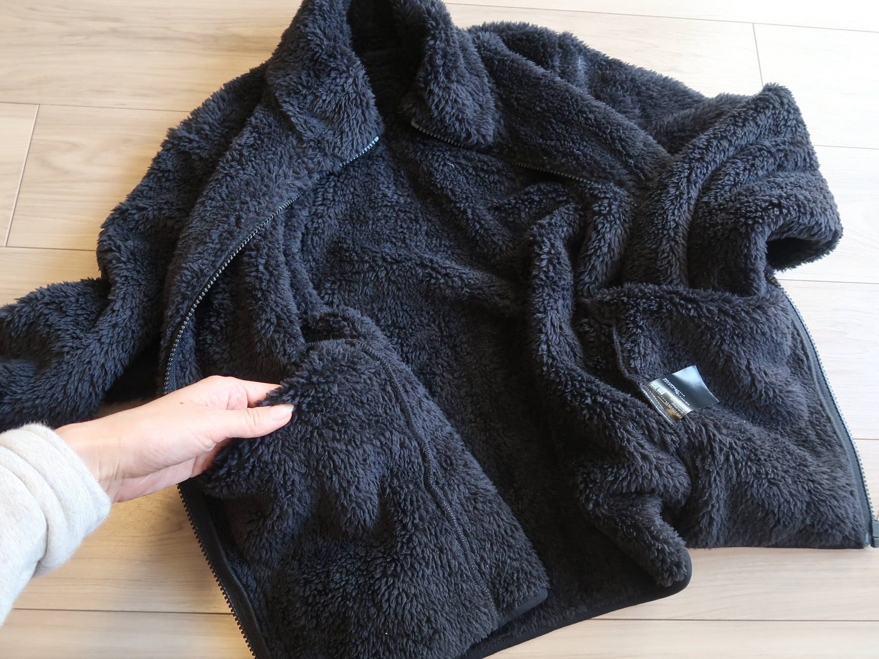 さらに内側にも大きめのポケットがついています