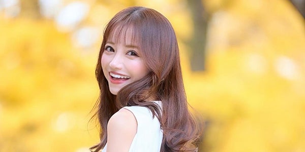 伝説のキャバ嬢”愛沢えみり、美人母との2ショット公開「そっくり