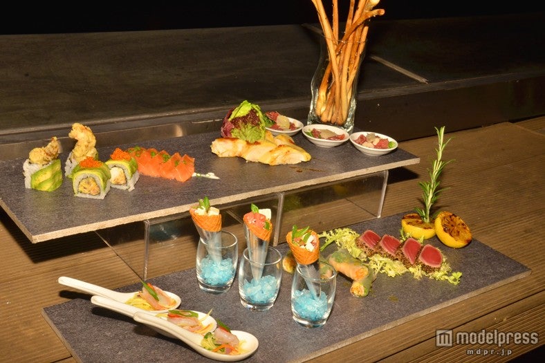 お洒落な盛り付けのアラカルトはお酒にぴったり