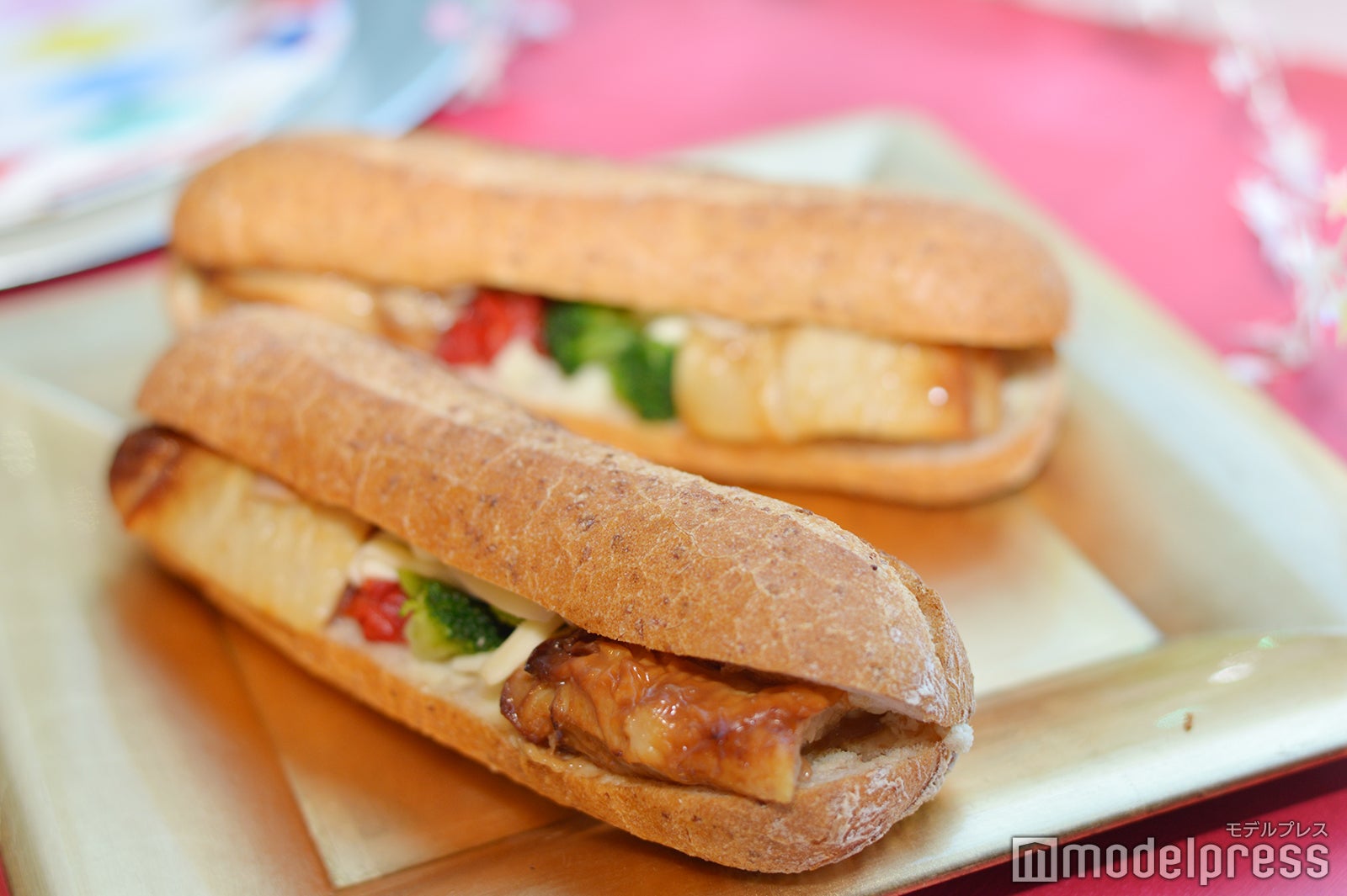 「石窯フィローネ　ホリデーチキン」 （C）モデルプレス