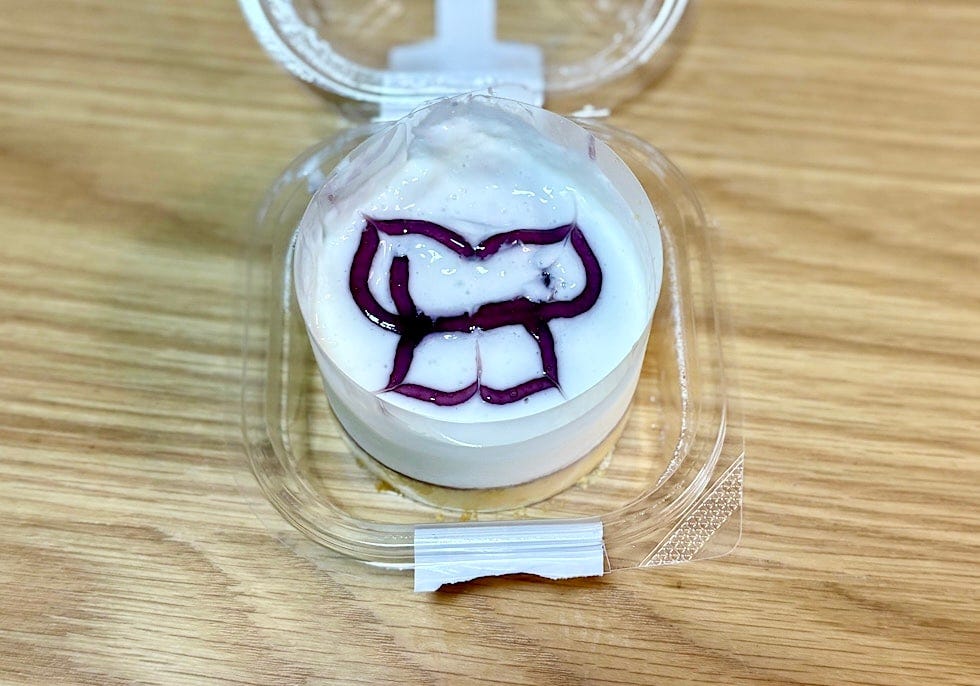 フィルムを外すと、蝶の模様がひろがるのだそう!