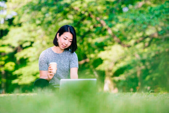 「一人のほうが楽しくて…」友達がいなくても平気な人あるある5つ