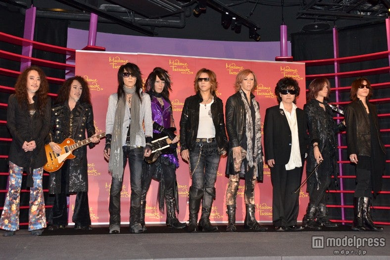 自身の等身大フィギュアと対面したX JAPAN