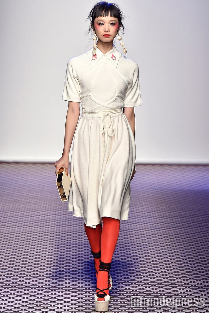 萬波ユカ/「Olympia Le-Tan」2016年春夏パリコレクションより/photo:Getty Images