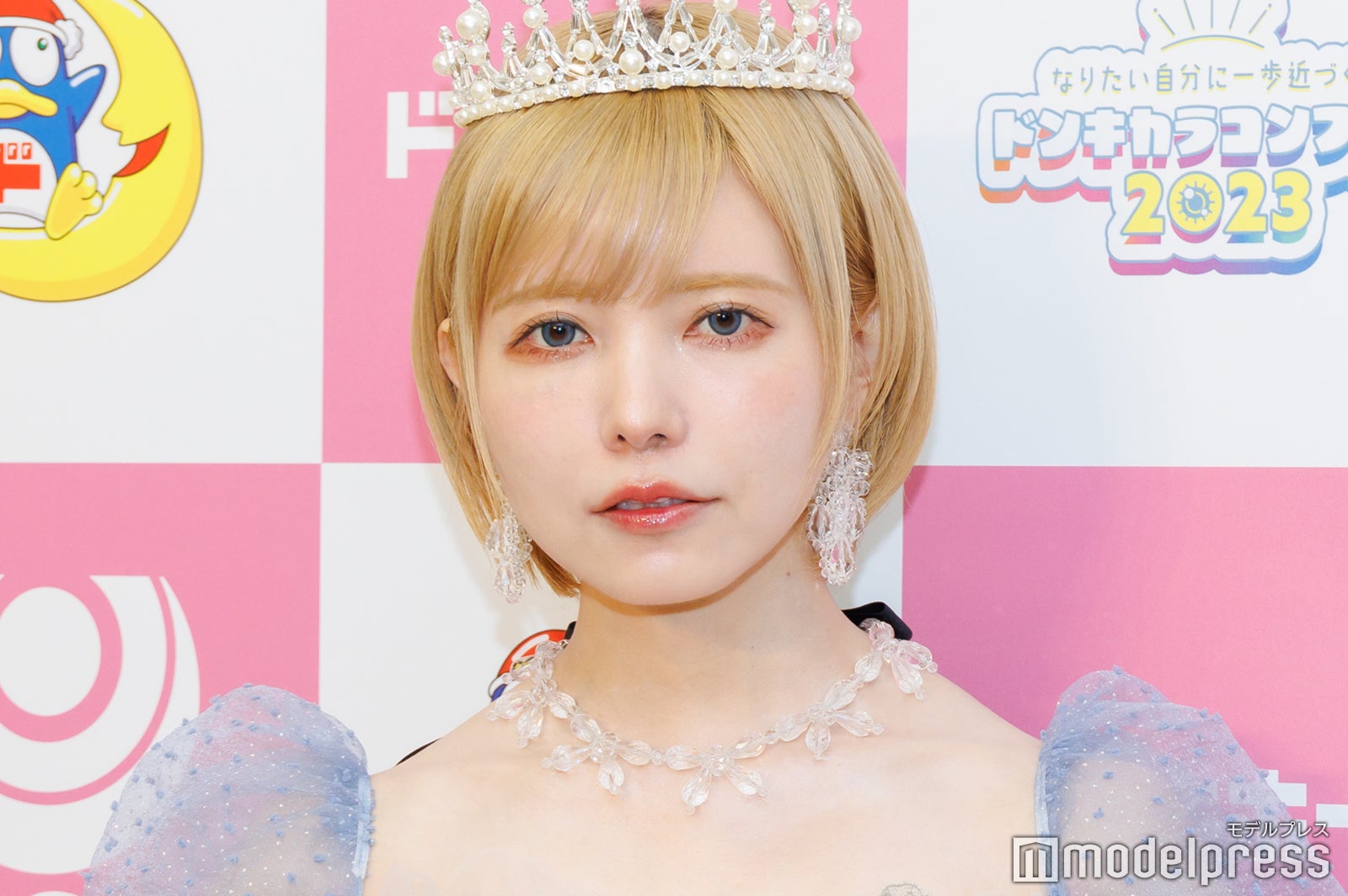 ヘラヘラ三銃士・まりな、豪華ウエディングドレスは人気モデルが