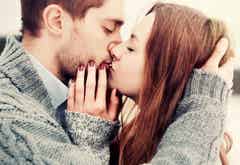 男性必見 女性が 抱かれたい時 にだけ見せる仕草とは モデルプレス 男性必見 女性が 抱かれたい時 にだけ見せる仕草とは モデルプレス