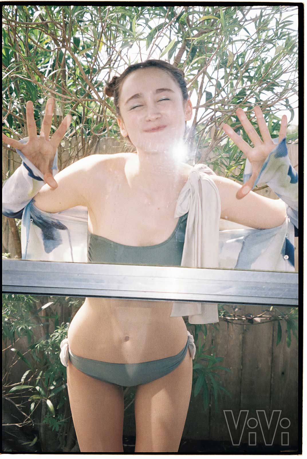 藤井サチ、水着姿で美くびれあらわ “美の極みボディ”に視線釘付け