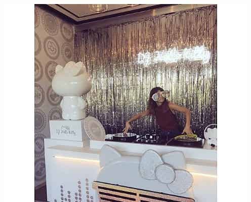 ダレノガレ明美、DJ風ショット公開「映えたわぁ~」ファンからツッコミ相次ぐ