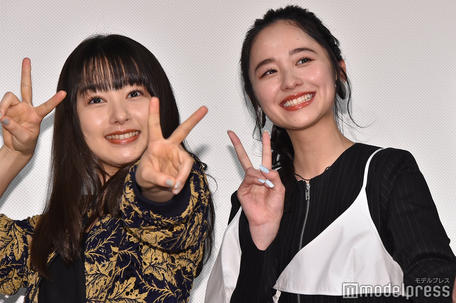 桜井日奈子、堀田真由 （C）モデルプレス