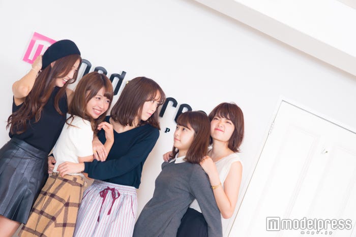 (左から)松井りな、橋本佳奈、舟澤茜音、実渕真希、東辻美由紀 (C)モデルプレス