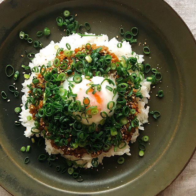 カレーを綺麗に盛り付けるコツをご紹介 ワンランク上のおしゃれなお家ご飯に モデルプレス