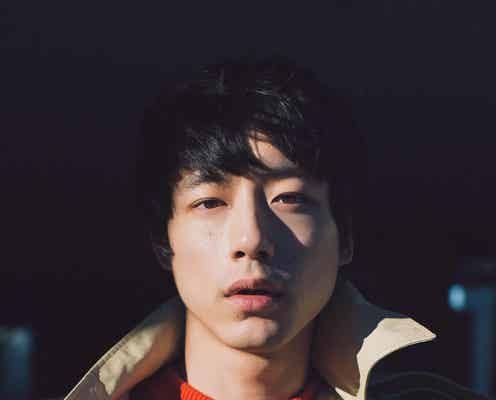 坂口健太郎、モードな姿で魅了 俳優としての想いを語る