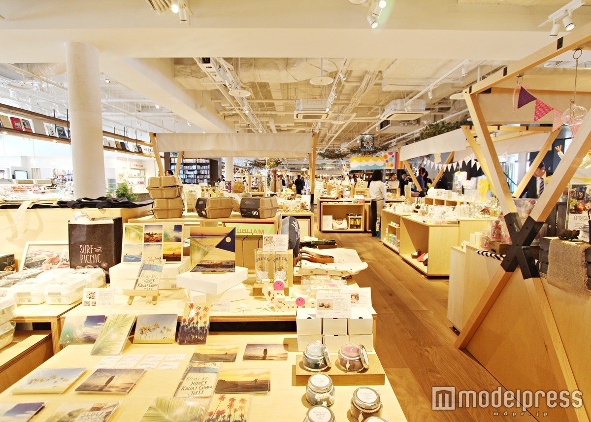 約20店が並ぶ雑貨のマルシェ／画像提供：カルチュア・コンビニエンス・クラブ