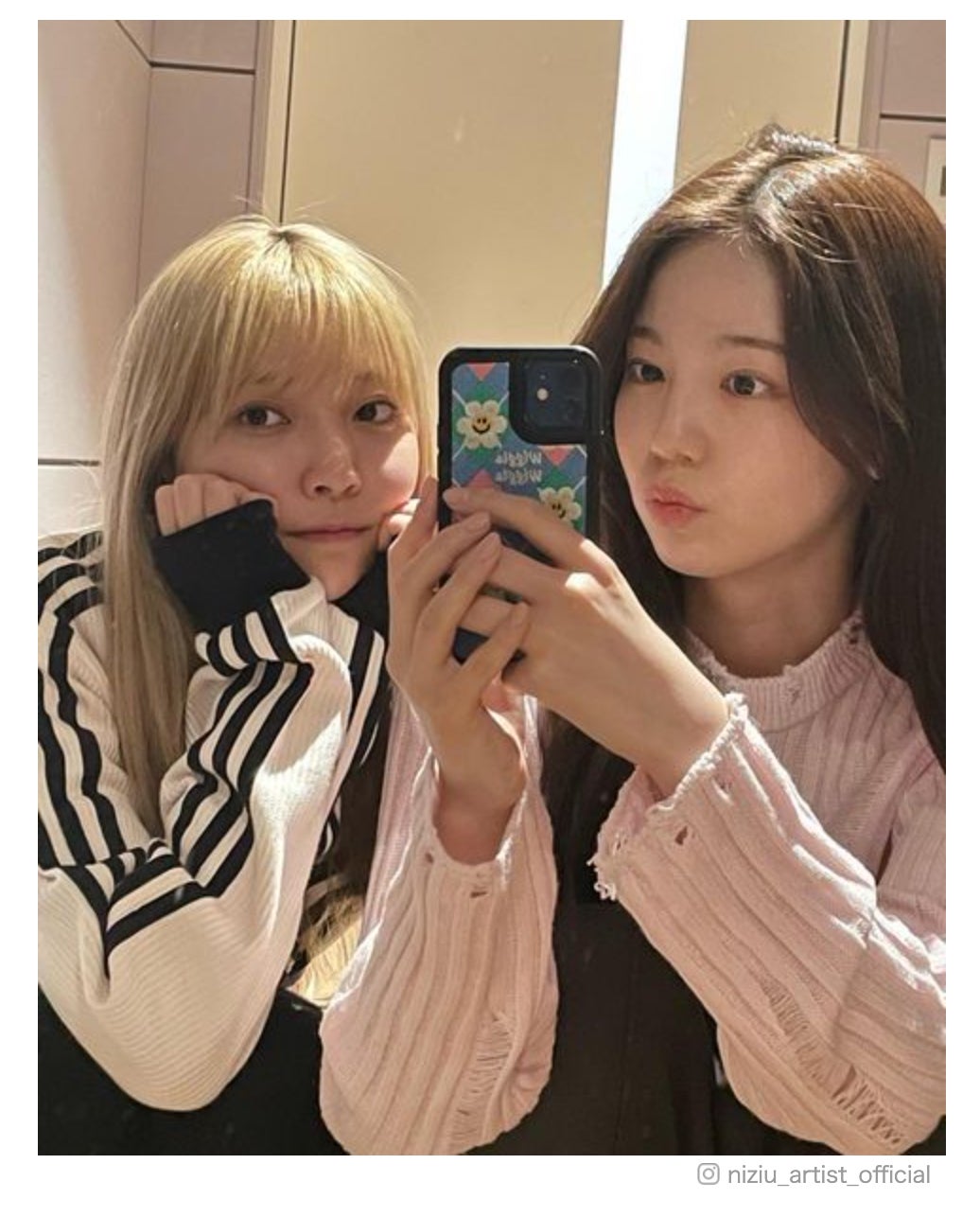 NiziUマユカ、金髪にイメチェン “同い年”アヤカとの2ショットにも反響「似合ってる」「03s最高」