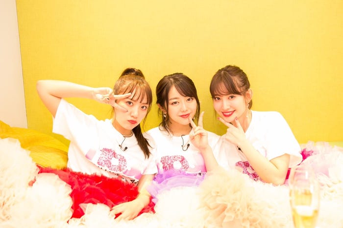 高橋みなみ、峯岸みなみ、小嶋陽菜「ノースリーブス 10th ANNIVERSARY~丸ごと no3b!!~」(提供画像)