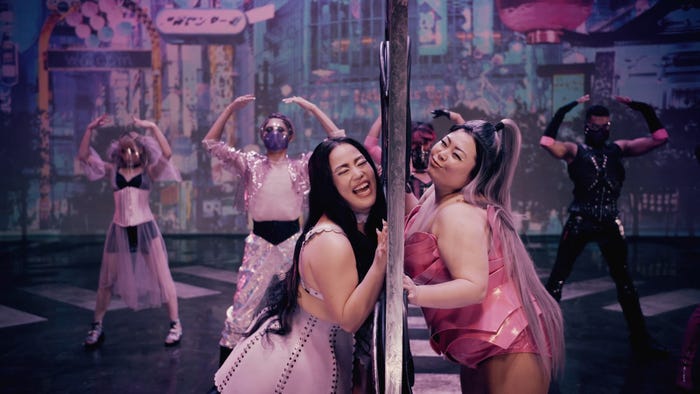 ゆりやんレトリィバァ&渡辺直美 『Lady Gaga “Rain On Me with Ariana Grande” Official Parody』より(C)YOSHIMOTO KOGYO CO., LTD.