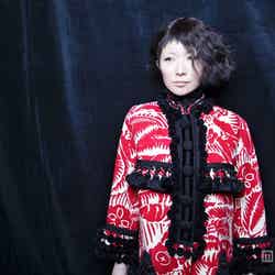 「2014－15年秋冬　マーク ジェイコブス ファッションショー」に登場した椎名林檎