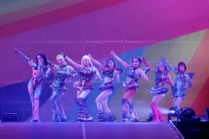 (左から)CHISA、 COCONA、MAYA、JURIA、HARVEY、 HINATA、JURIN「XG 1st WORLD TOUR “The first HOWL” FINAL Landing at TOKYO DOME」(提供写真)