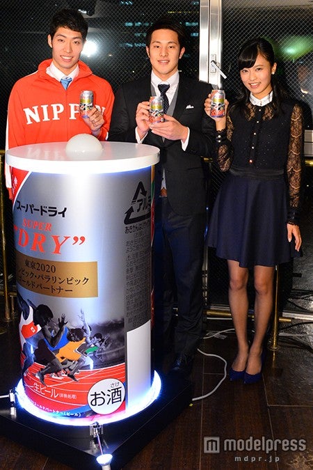 （左から）萩野公介選手、瀬戸大也選手、小島瑠璃子