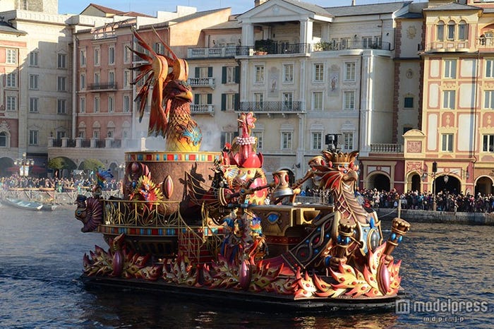 空を飛び回るフェニックス