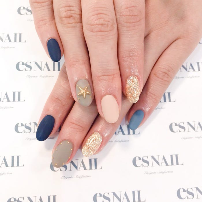 マットの質感がオシャレ/画像提供:esNAIL