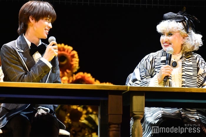 稽古中から黒柳徹子(右)をとことん愛した松島聡(左)(C)モデルプレス