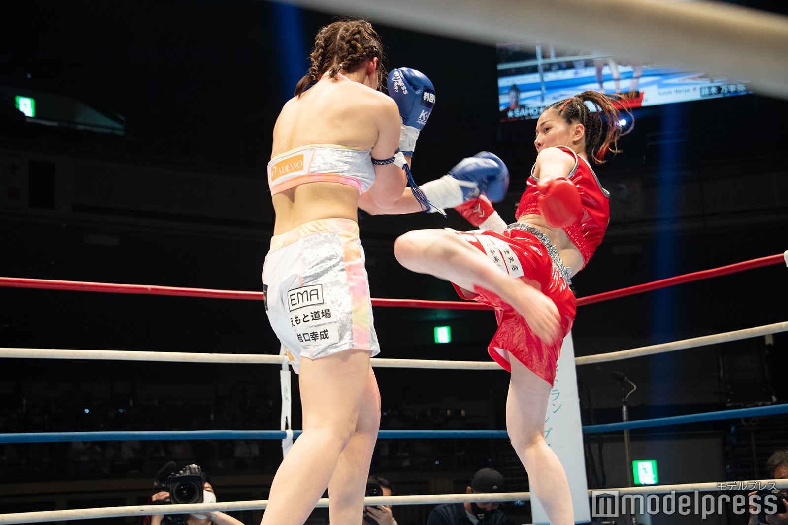 安斉かれん（C）モデルプレス☆SAHO☆選手VS鈴木万李弥選手（C）モデルプレス