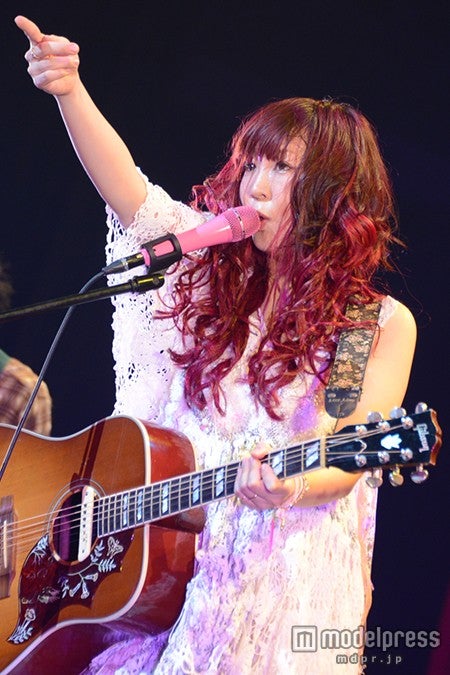 大森靖子、客席に飛び込むド迫力ライブで圧倒