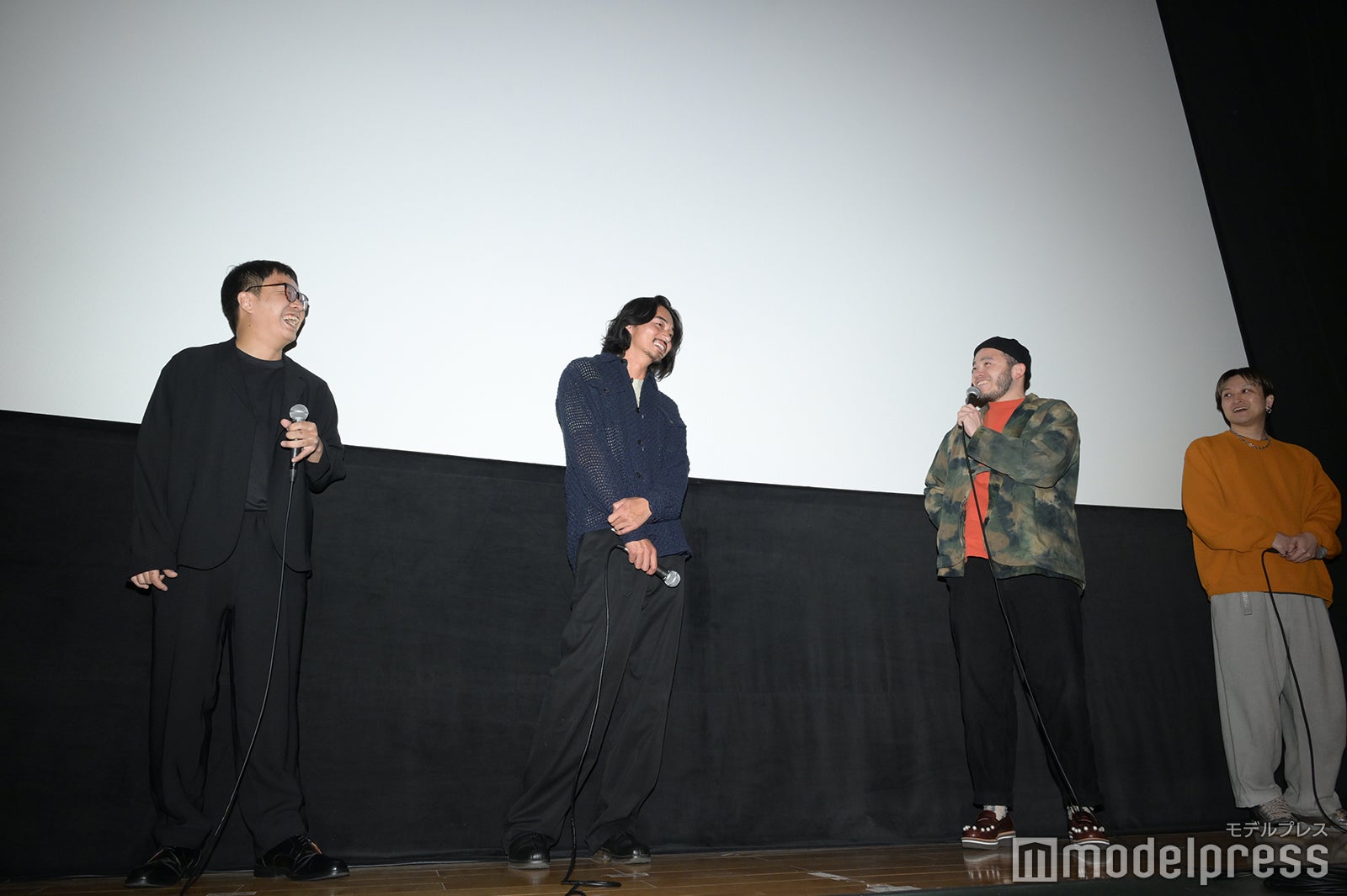 （左から）エリザベス宮地監督、東出昌大、アフロ、UK（C）モデルプレス