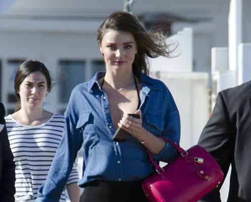 復縁説が浮上中のミランダ・カー、撮影風景がパパラッチ