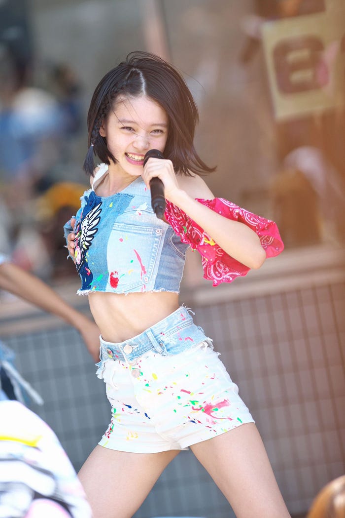 α-X’sあかり(画像提供:avex)