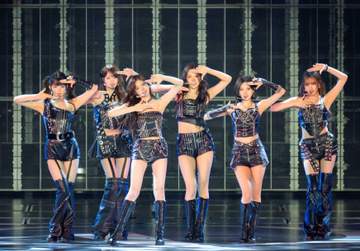 韓国6人組・IVEに東京ドーム4万8000人の超満員 DIVE大熱狂の全27曲 ウォニョン「これからの活動の力に」