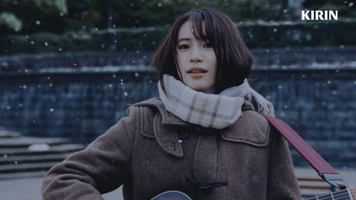 南沙良/CM「世界で、いちばん、あったかい。冬」親子の絆篇より(提供写真)