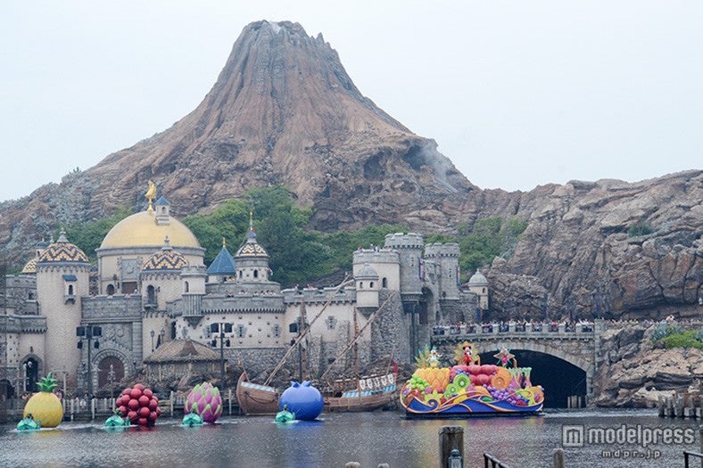 「ミニーのトロピカルスプラッシュ」フルーツモチーフのバージ